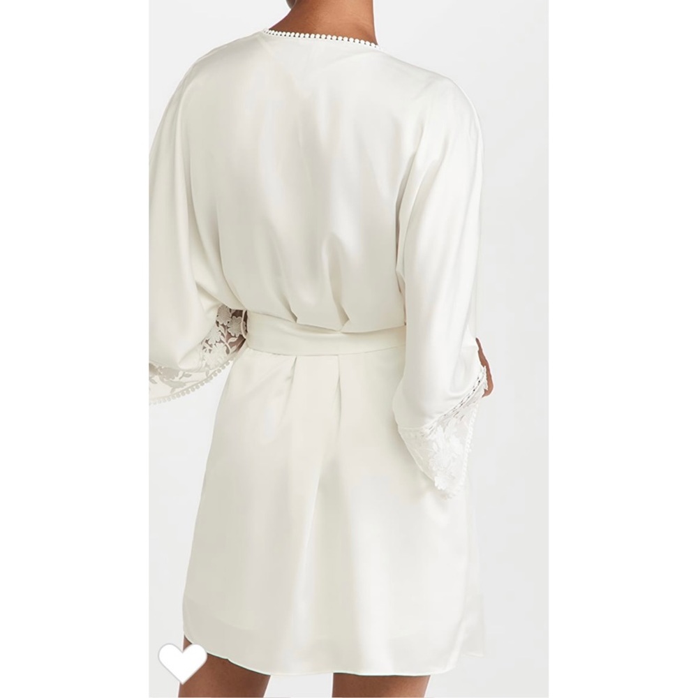 Ivory Robe - Picture 2 of 7